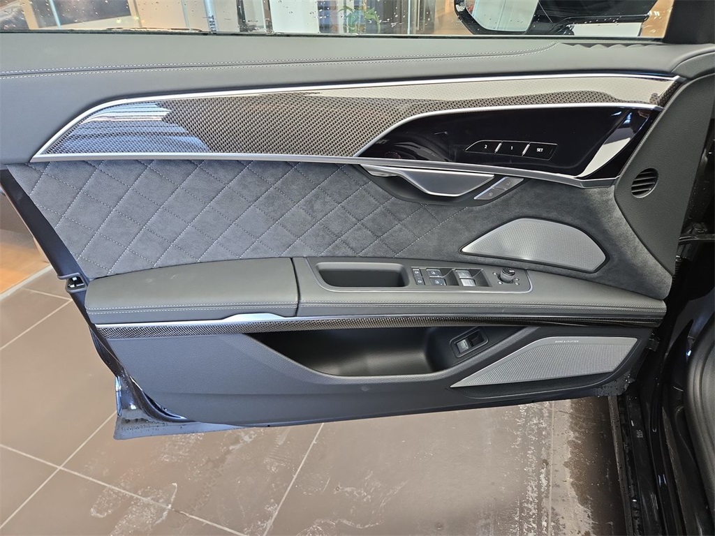 2025 Audi S8 4.0T photo 5