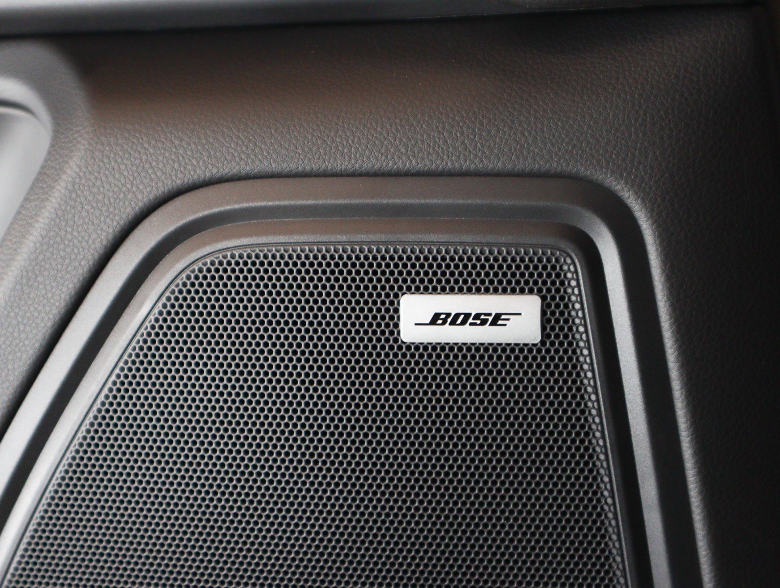 2025 Porsche Macan S photo 24