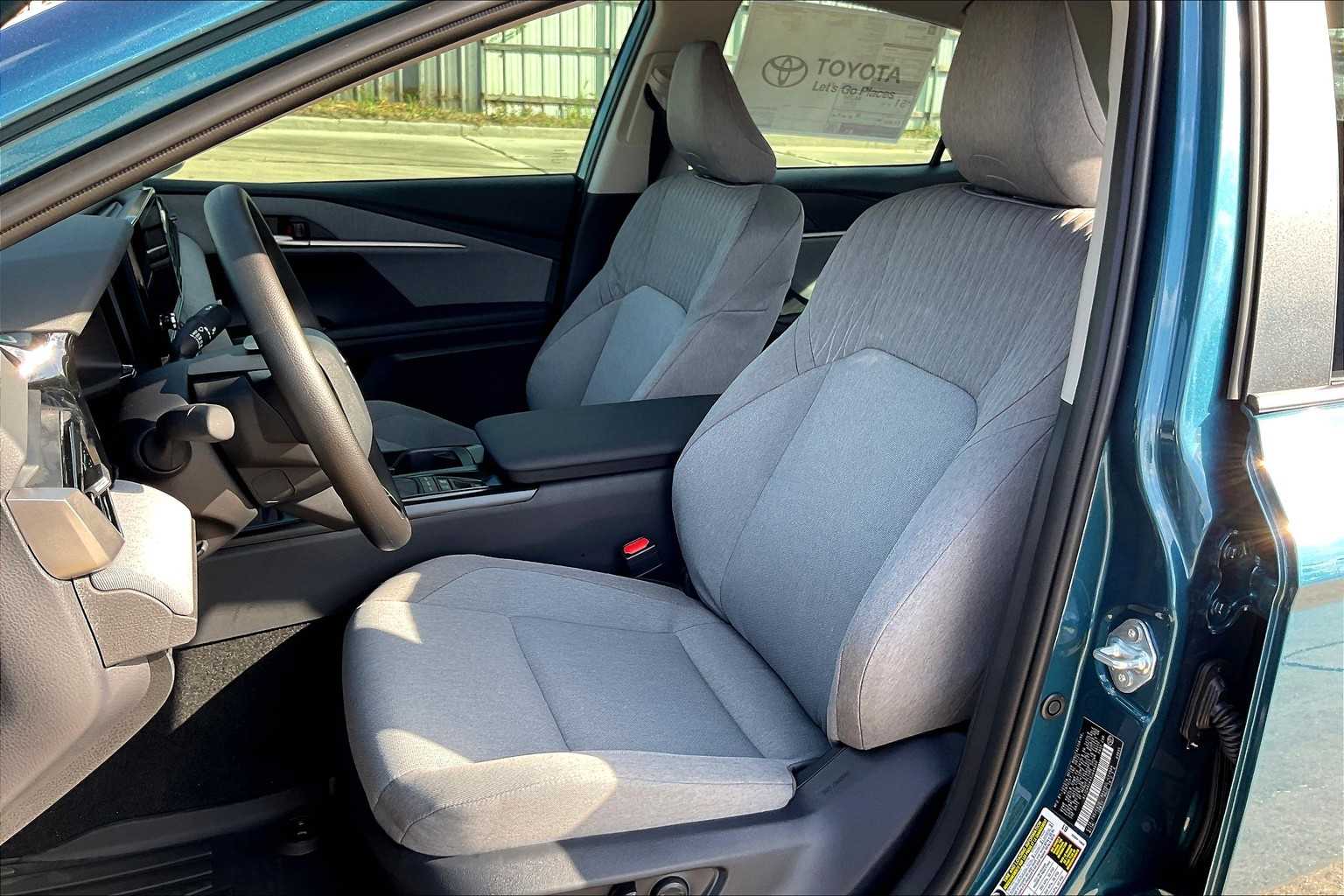 2025 Toyota Camry LE photo 9
