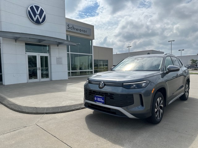 2025 Volkswagen Tiguan S photo 2