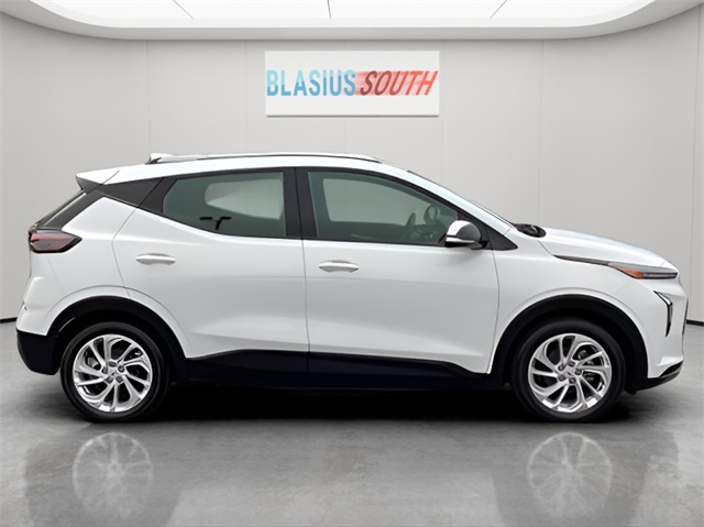 2022 Chevrolet Bolt EUV photo 2
