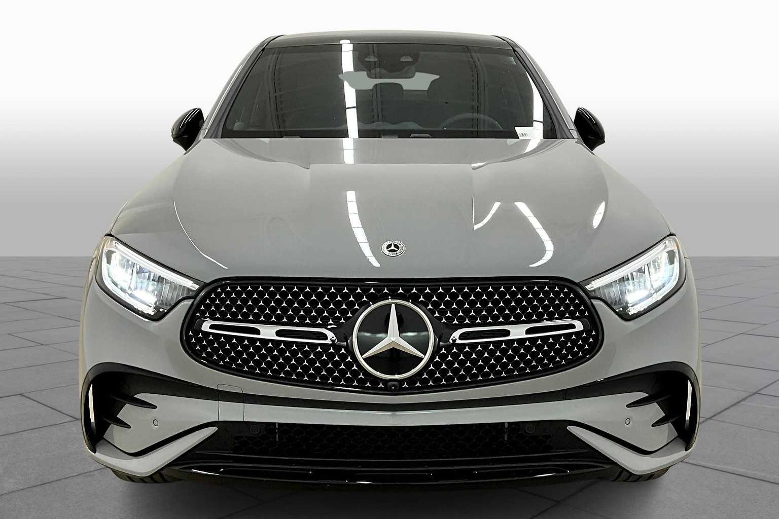 2026 Mercedes Benz GLC 300 4MATIC photo 3