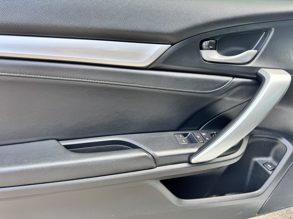 2019 Honda Civic Touring photo 10