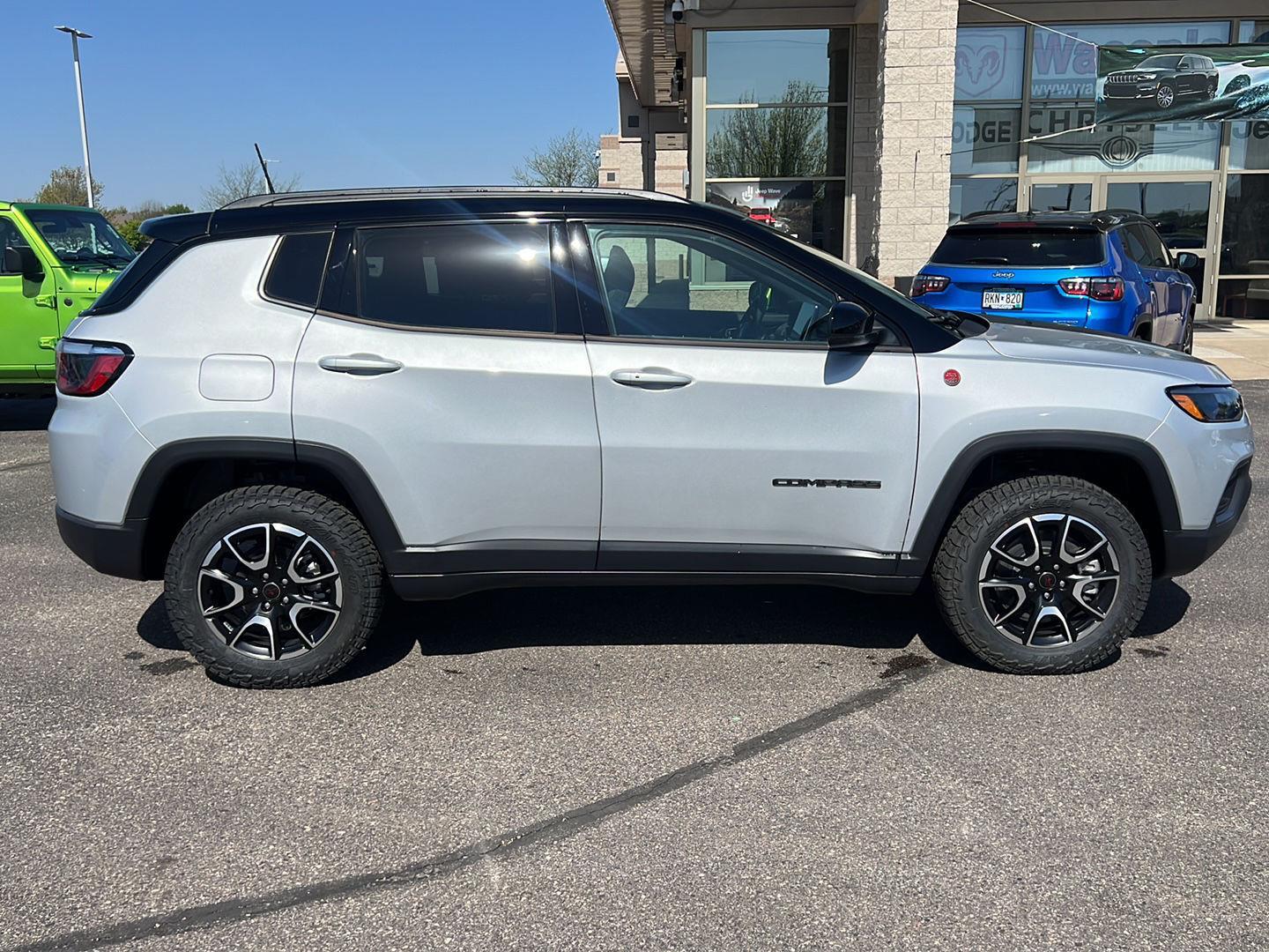 2025 Jeep Compass Trailhawk photo 8