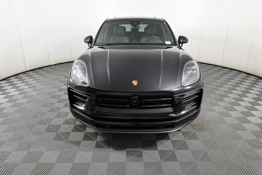 2025 Porsche Macan T photo 32