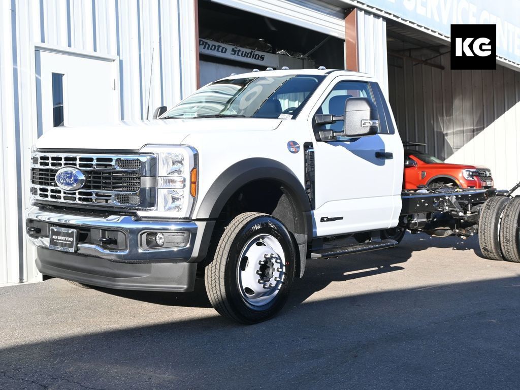 2025 Ford F-550 Super Duty Chassis Cab XL's photo