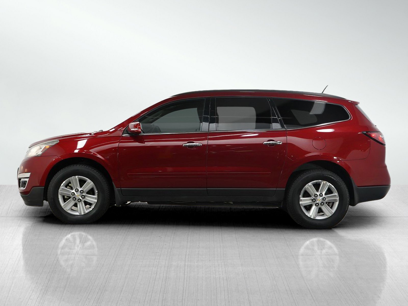 Used 2014 Chevrolet Traverse 2LT with VIN 1GNKVHKD8EJ304629 for sale in Minneapolis, Minnesota