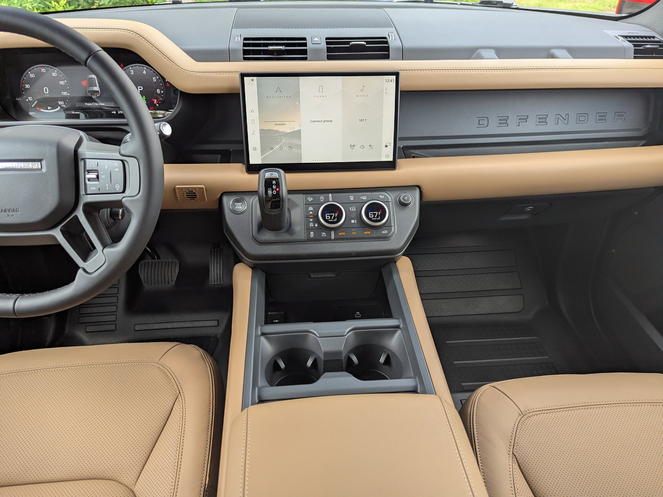 2025 Land Rover Defender 130 S photo 15