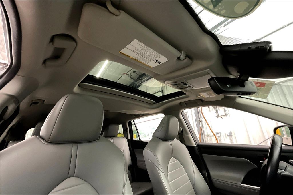 2021 Toyota Highlander Hybrid XLE photo 21