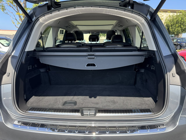 2026 Mercedes Benz GLS 450 4MATIC photo 4