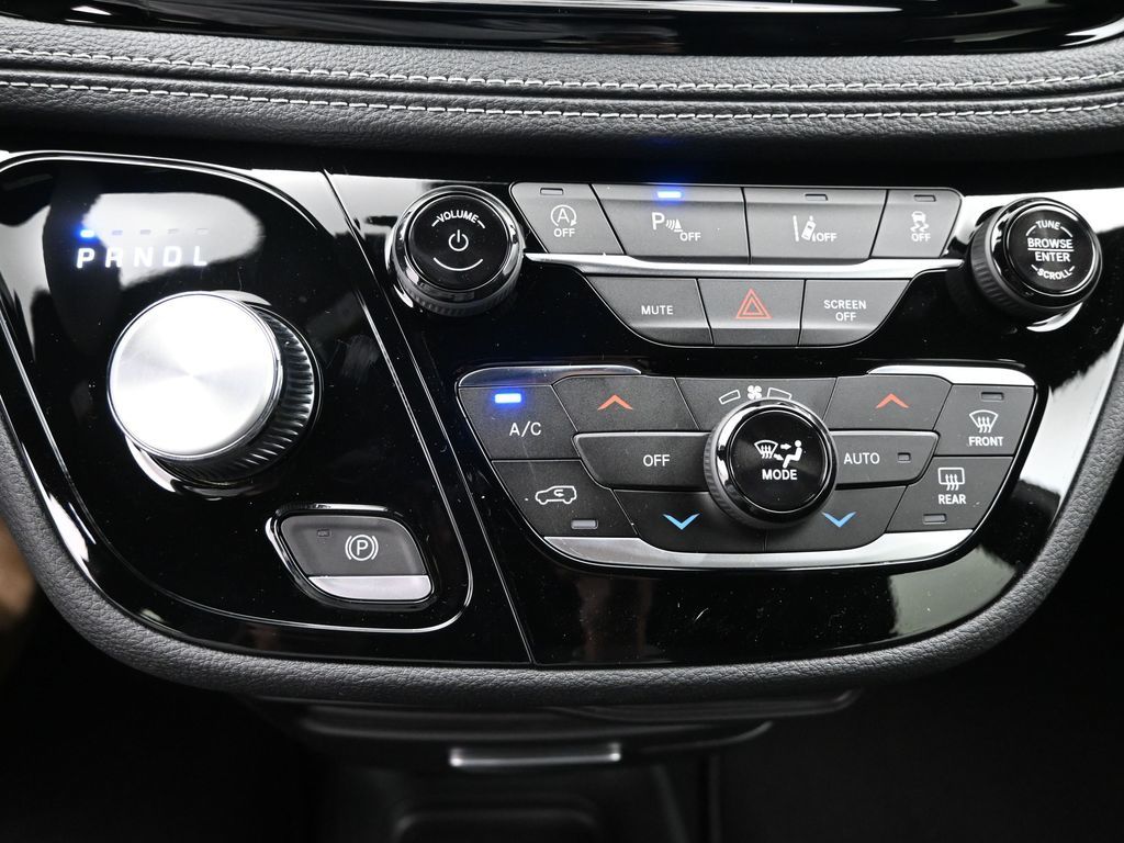 2026 Chrysler Pacifica photo 16