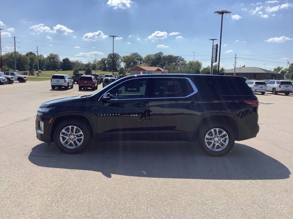 2023 Chevrolet Traverse LS photo 4