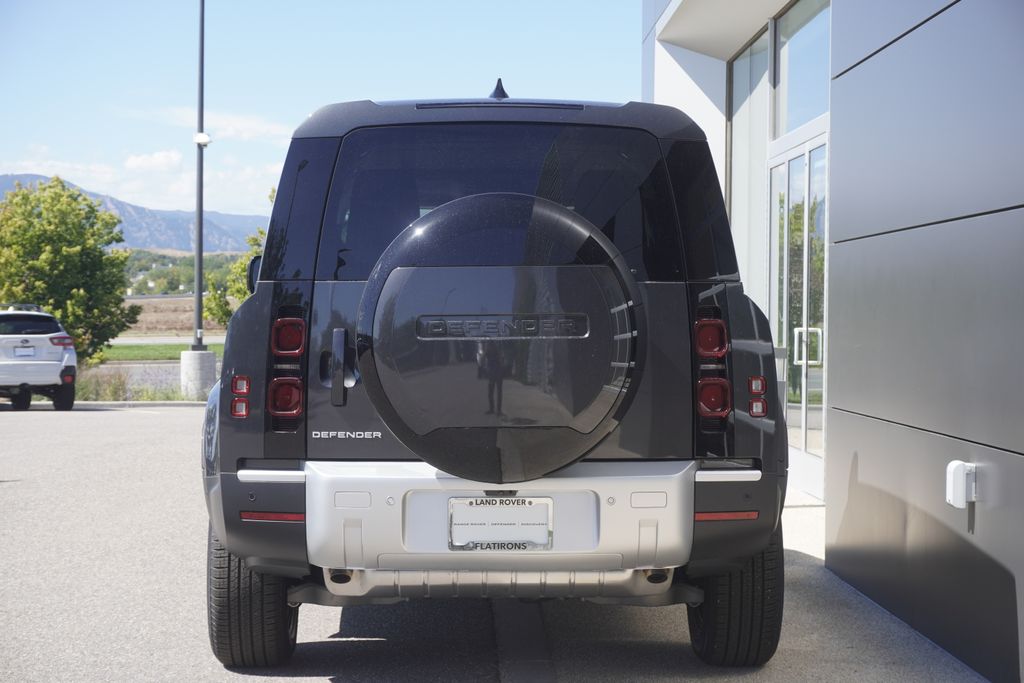 2025 Land Rover Defender 130 S photo 6