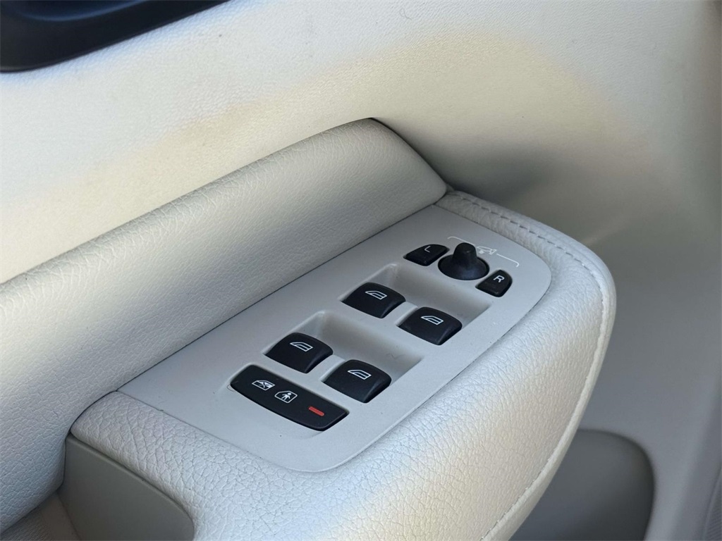 2021 Volvo XC60 T5 Momentum photo 27