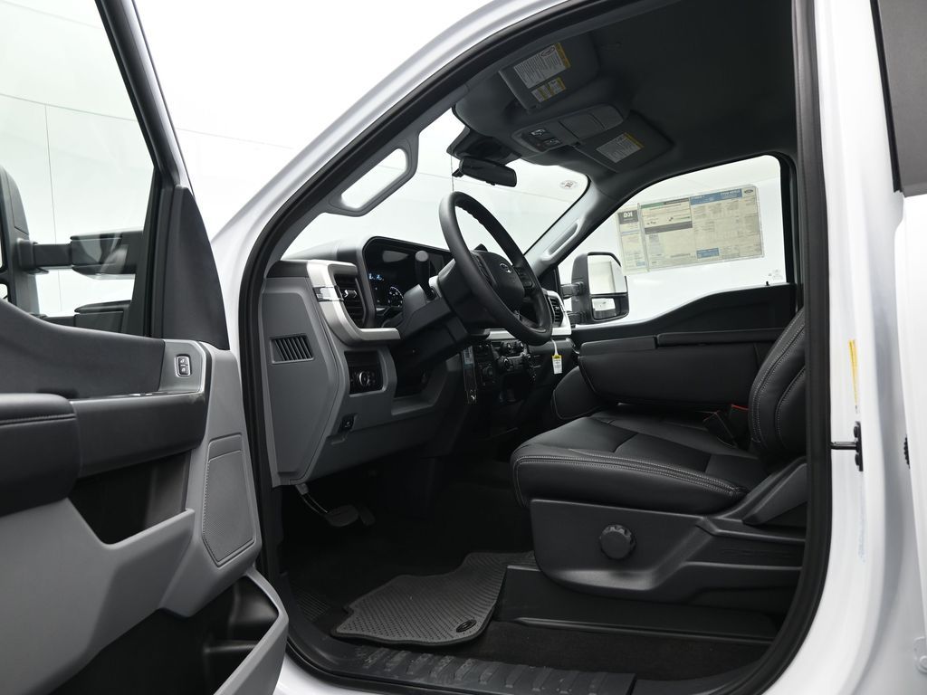 2025 Ford F-250 photo 7