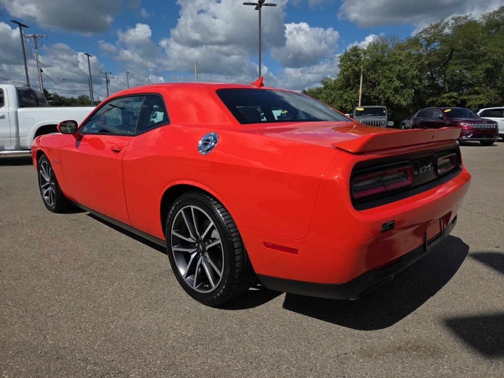 2022 Dodge Challenger R/T photo 5