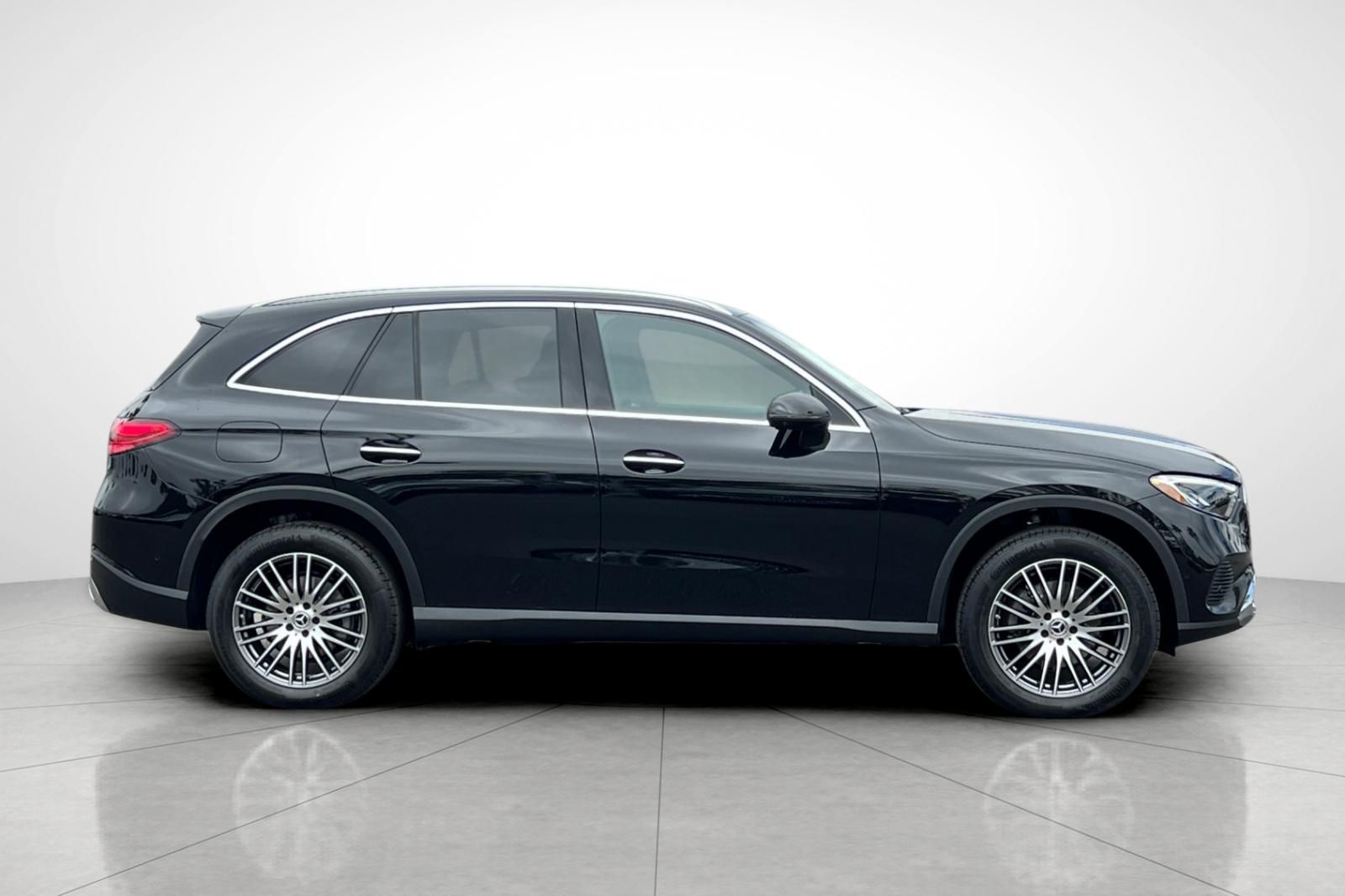 2025 Mercedes Benz GLC 300 photo 28