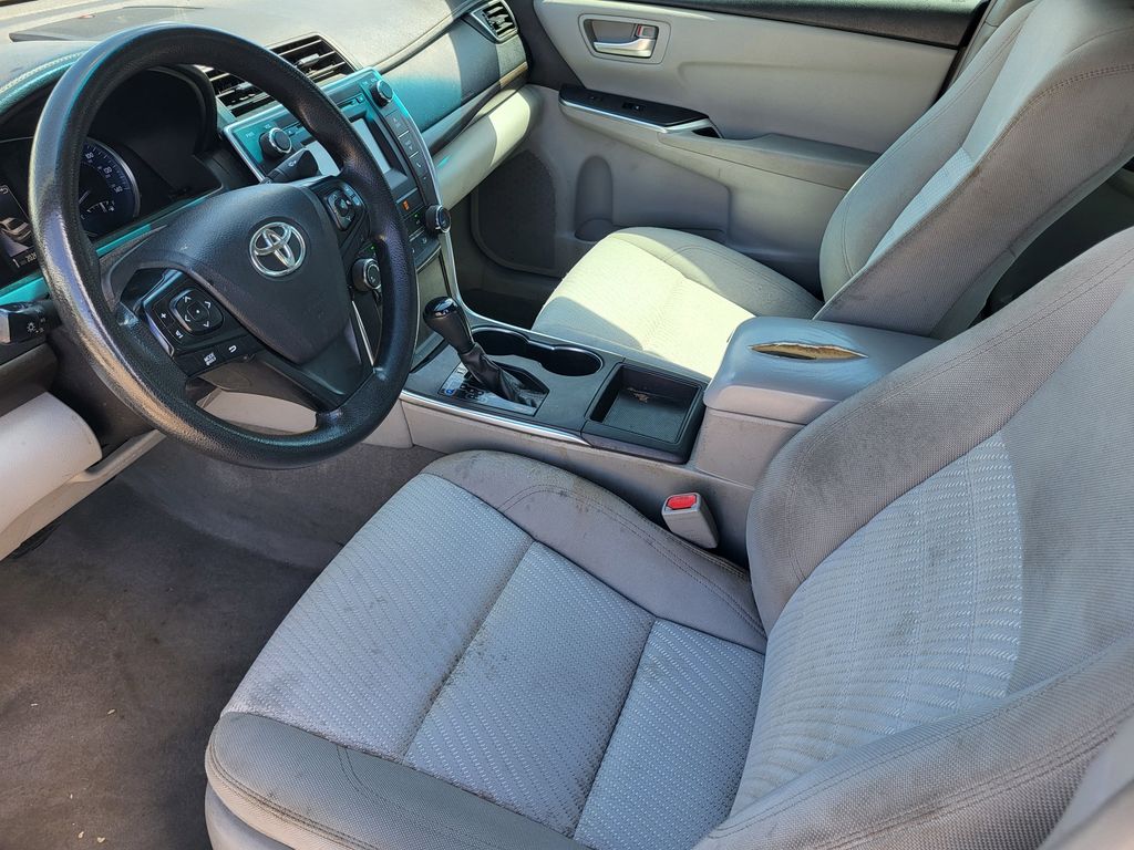 2016 Toyota Camry LE photo 11