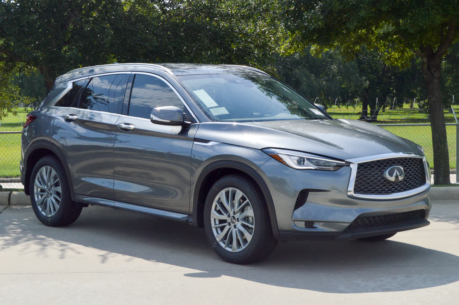 2025 Infiniti QX50 Luxe AWD photo 2