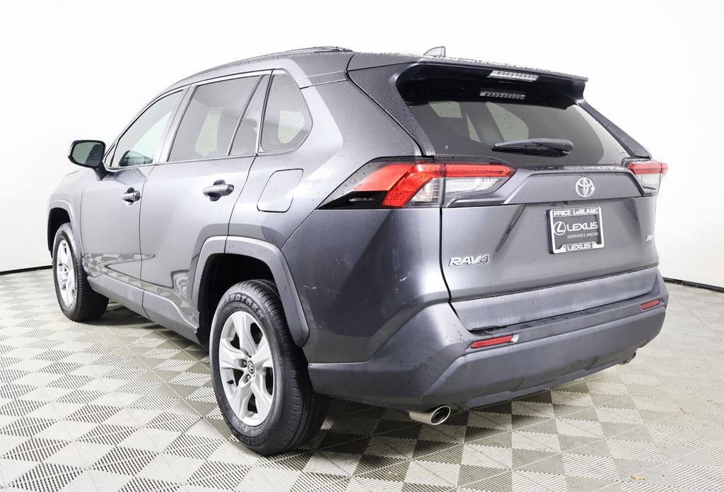 2020 Toyota RAV4 XLE photo 2