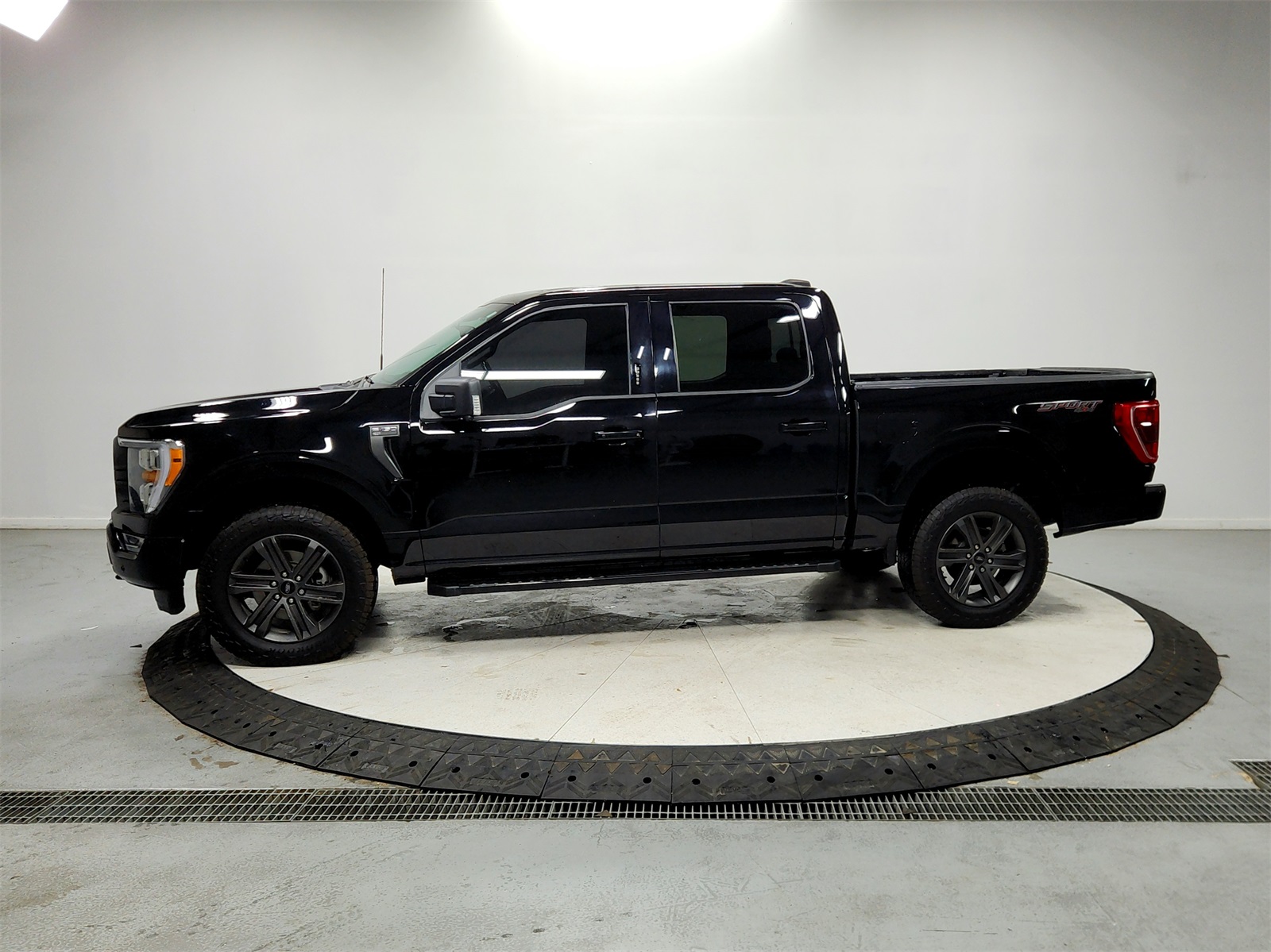 2023 Ford F-150 XLT photo 3