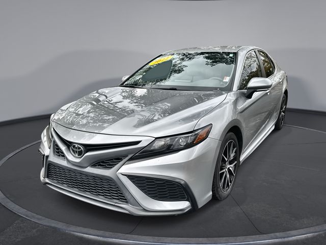 2022 Toyota Camry SE's photo