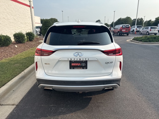 2019 Infiniti QX50 Essential photo 3