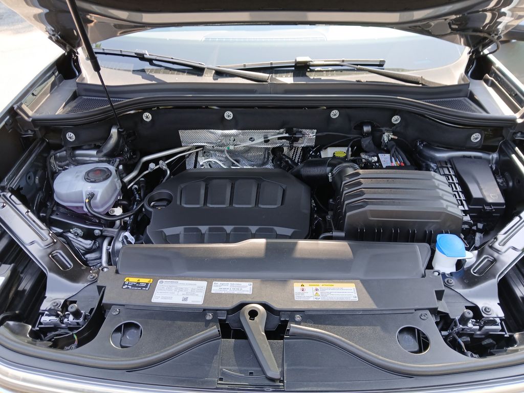 2025 Volkswagen Atlas SE Technology photo 18