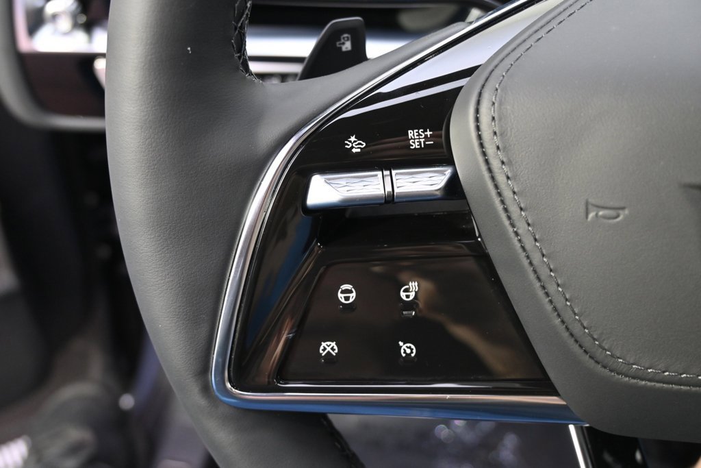 2025 Cadillac Lyriq Luxury photo 33