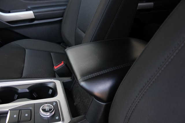 2023 Ford Explorer XLT photo 13