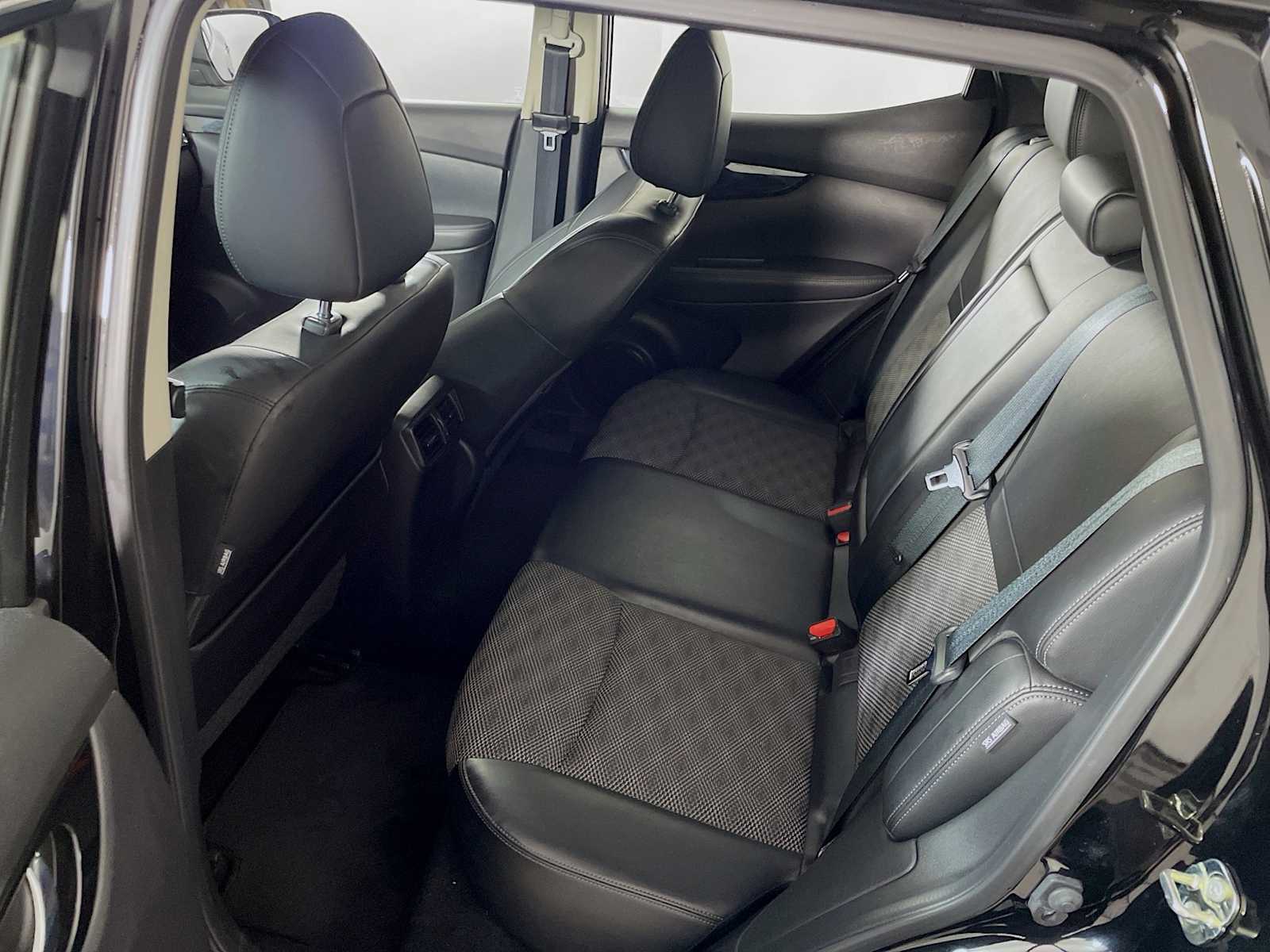 2022 Nissan Rogue Sport SV photo 22