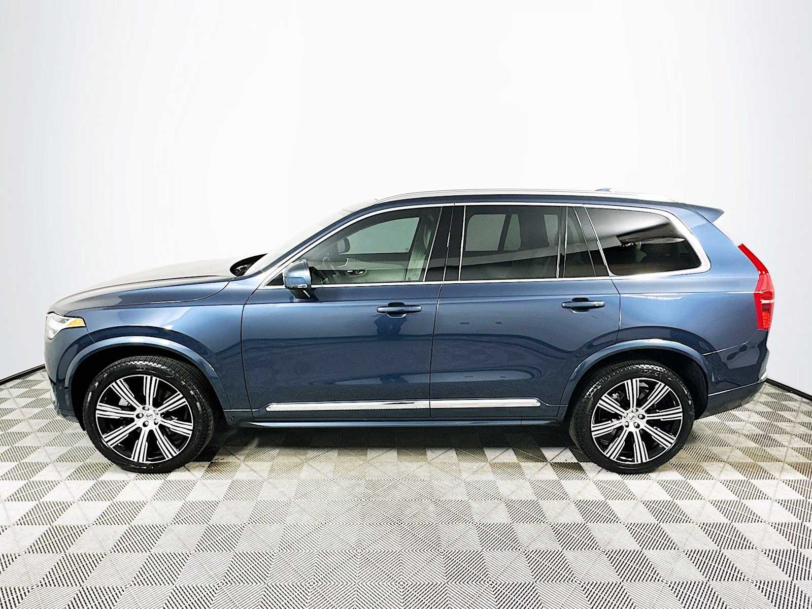 2025 Volvo XC90 AWD Plus photo 4