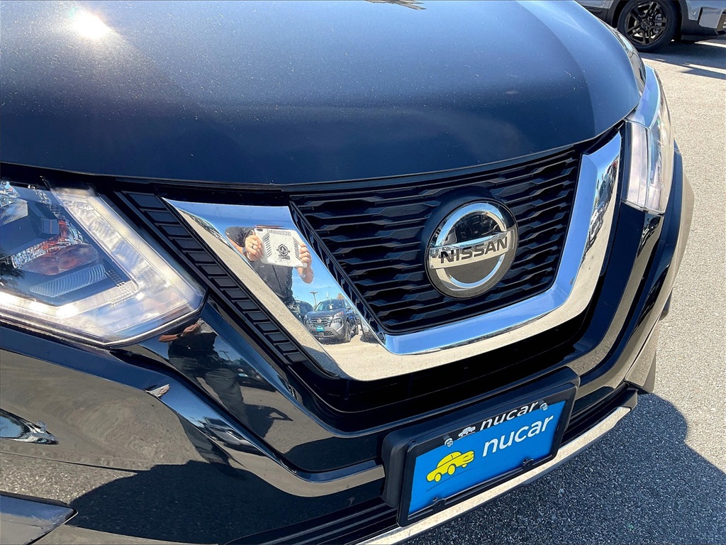 2019 Nissan Rogue SV photo 28