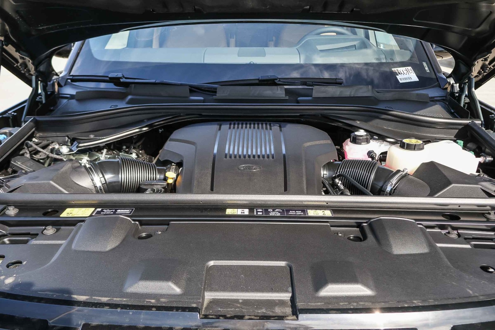 2025 Land Rover Range Rover SE photo 24