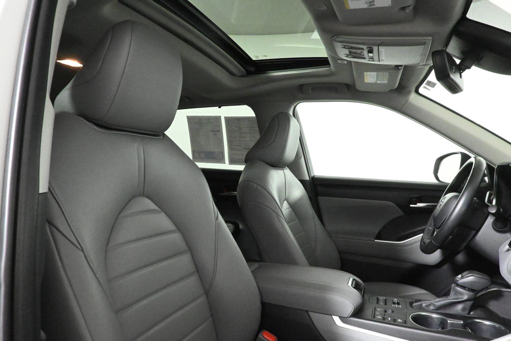 2024 Toyota Highlander XLE photo 34