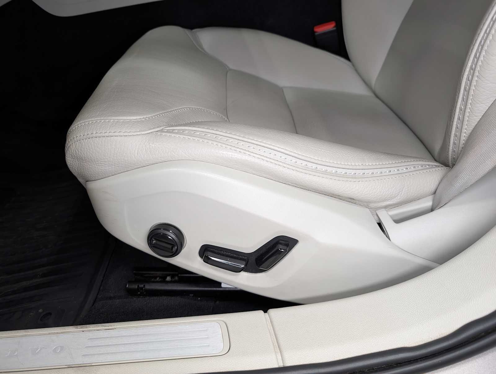 2020 Volvo V60 Cross Country photo 33