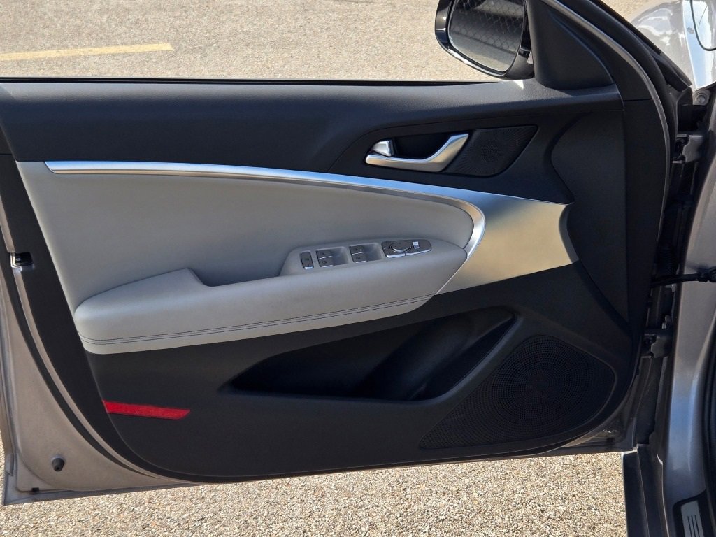 2023 Genesis G70 2.0T photo 17