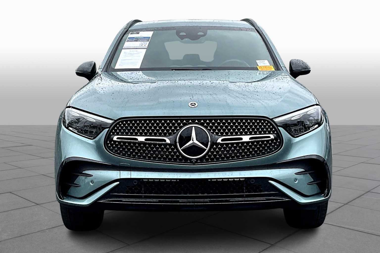 2025 Mercedes Benz GLC 300 4MATIC photo 3