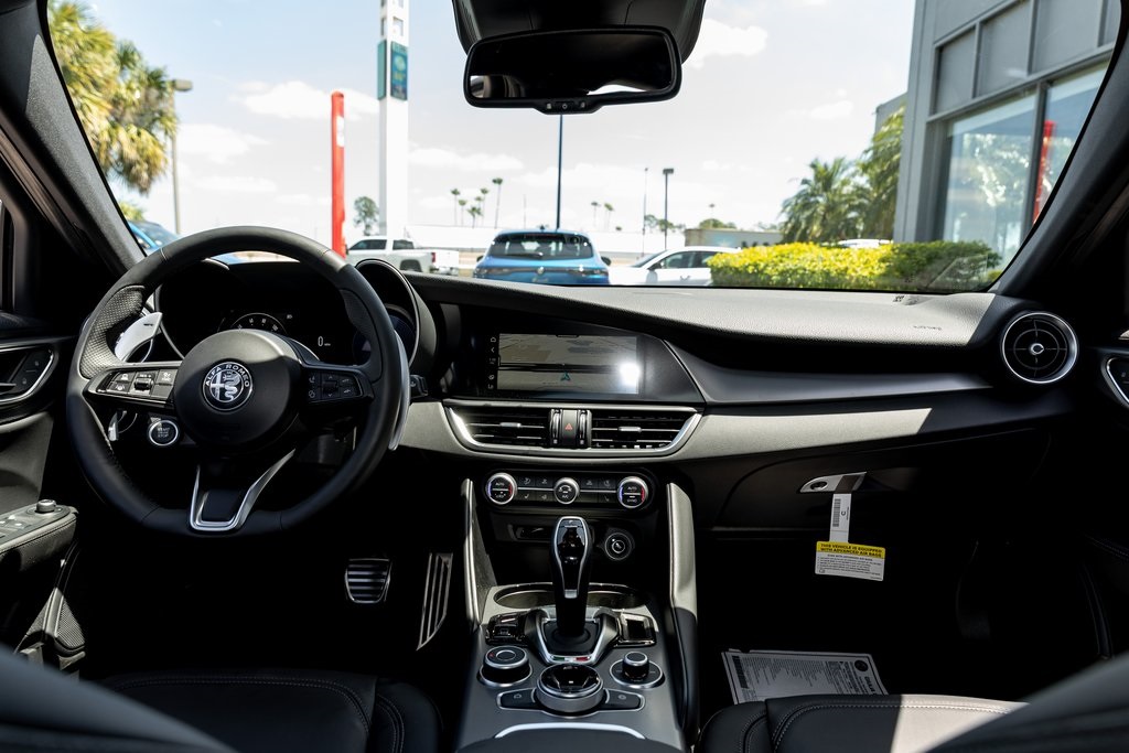 2025 Alfa Romeo Giulia Base photo 26