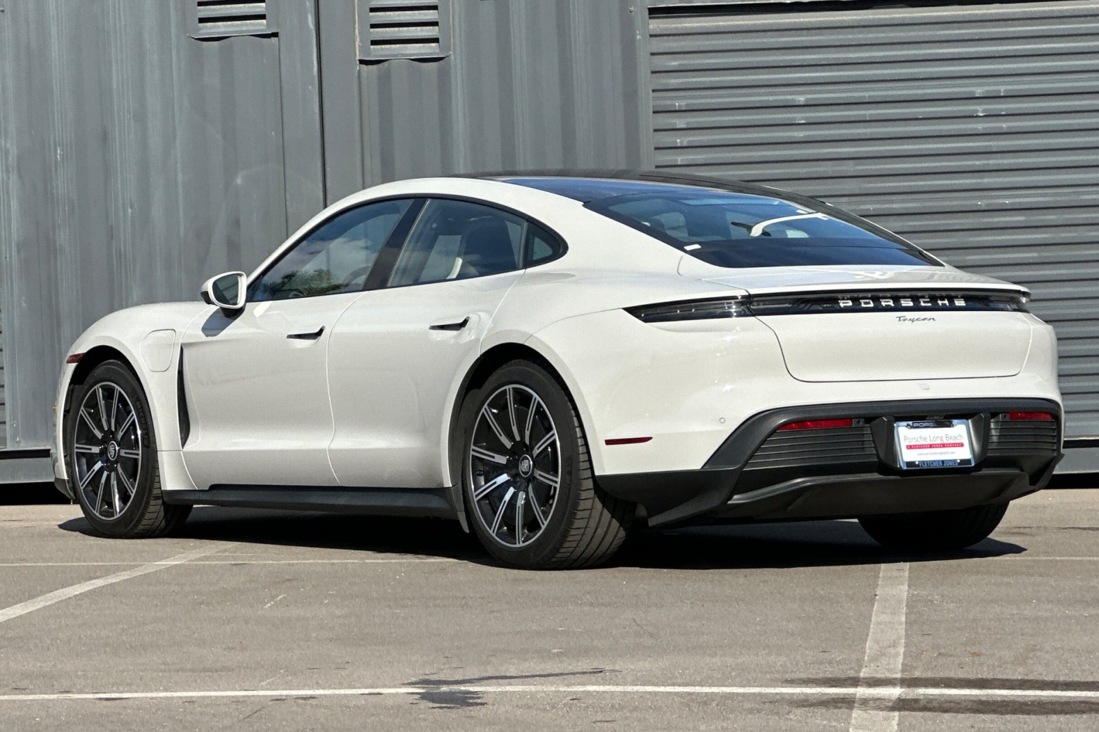 2022 Porsche Taycan photo 3