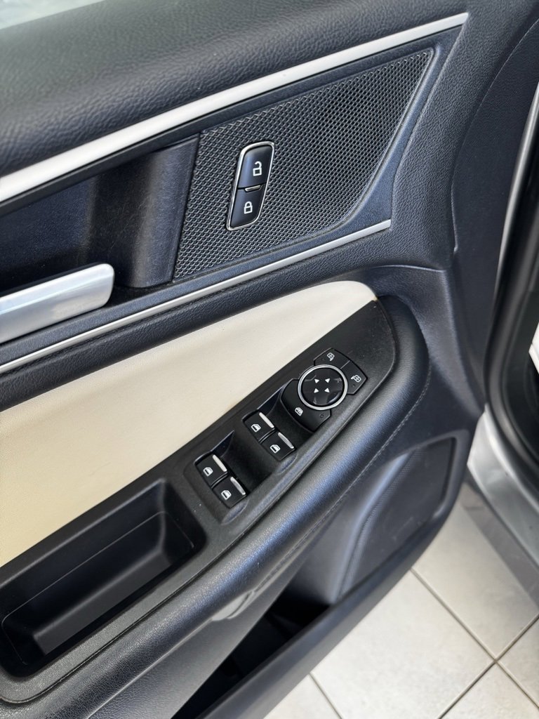 2021 Ford Edge SEL photo 9