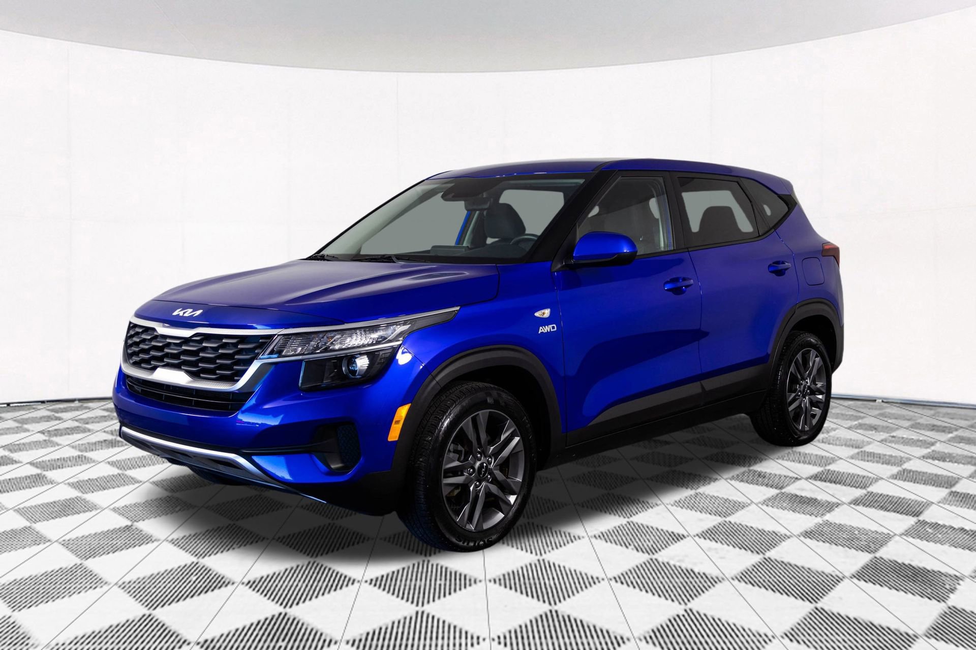 2023 Kia Seltos LX photo 2