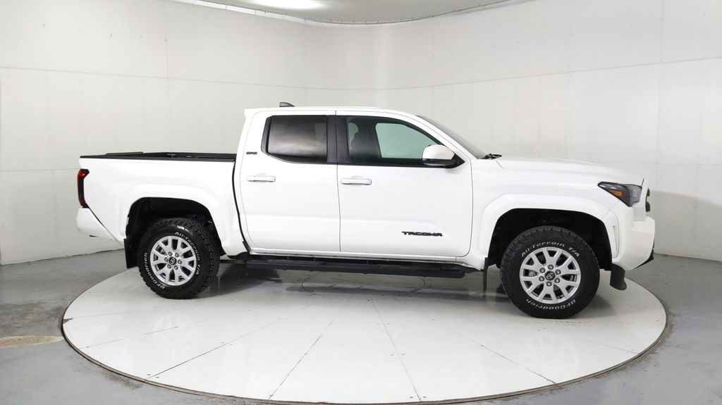 2024 Toyota Tacoma SR5 photo 7