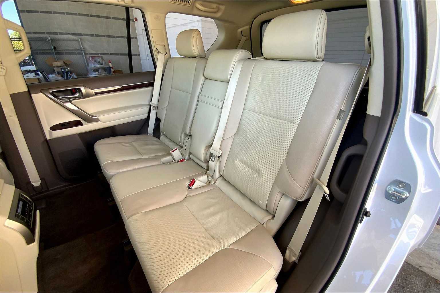 2019 Lexus GX 460 Premium photo 19