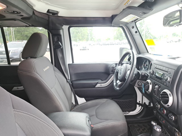 2016 Jeep Wrangler Unlimited Sahara photo 5