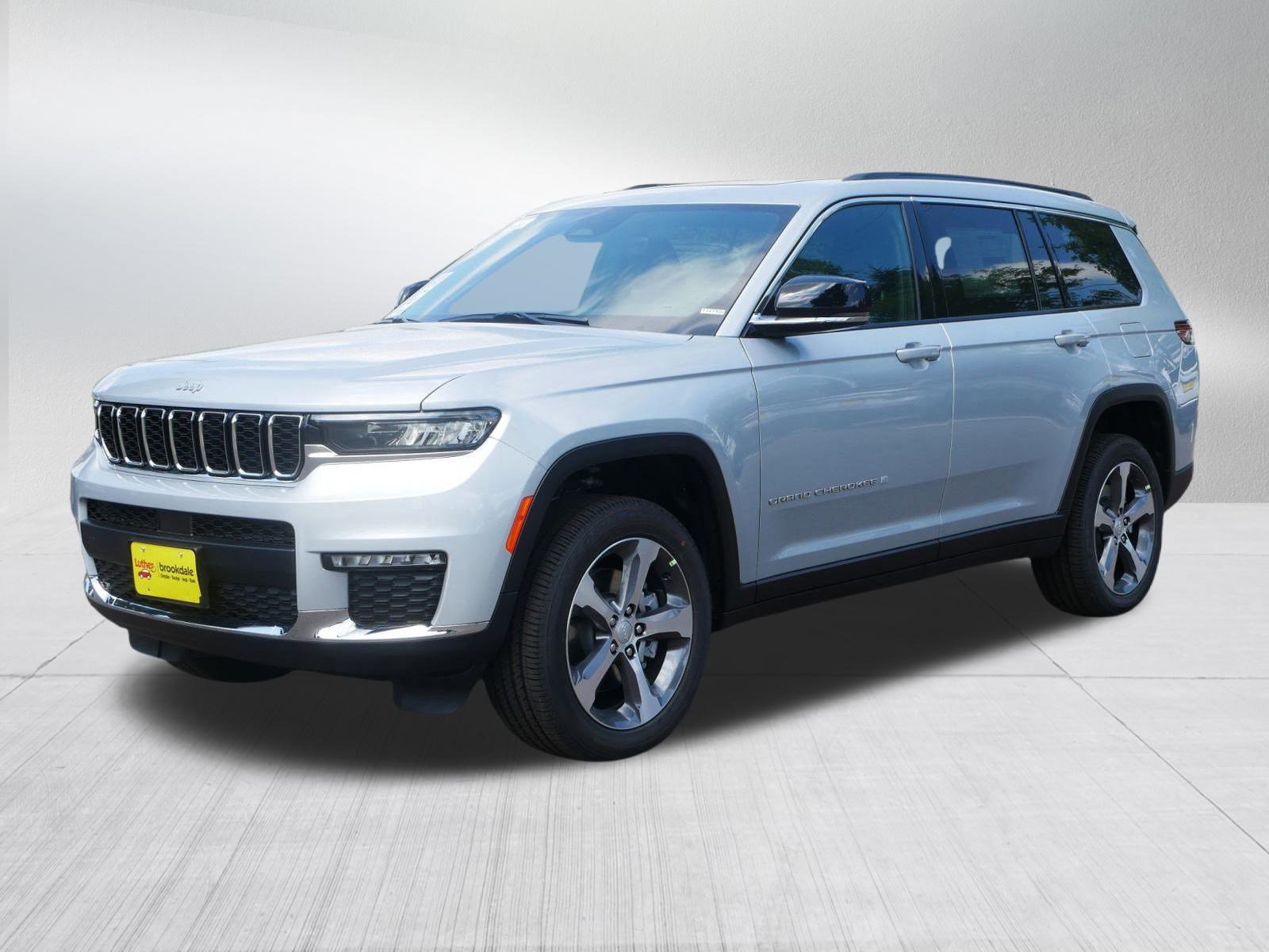 2025 Jeep Grand Cherokee Limited photo 2