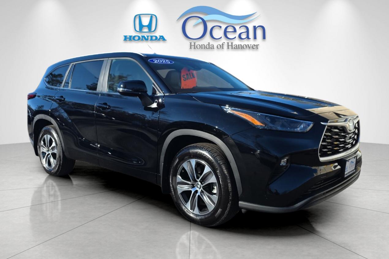 2025 Toyota Highlander XLE's photo