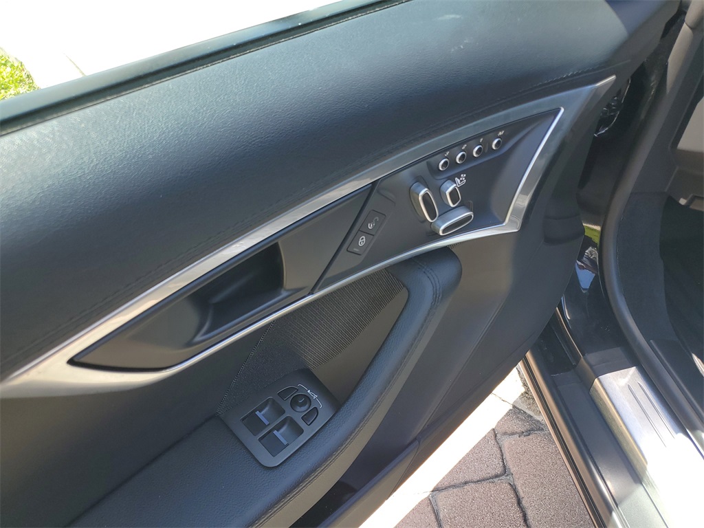 2018 Jaguar F-TYPE Base photo 15