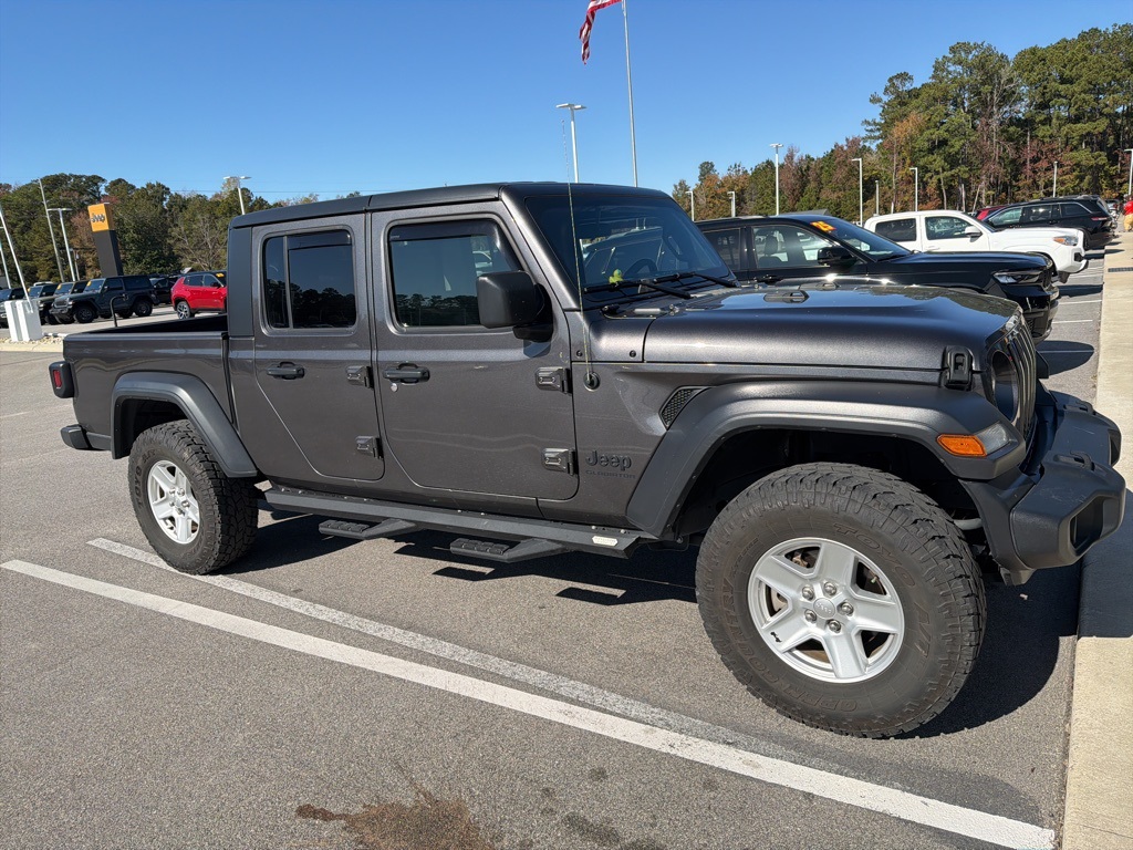2020 Jeep Gladiator Sport photo 2