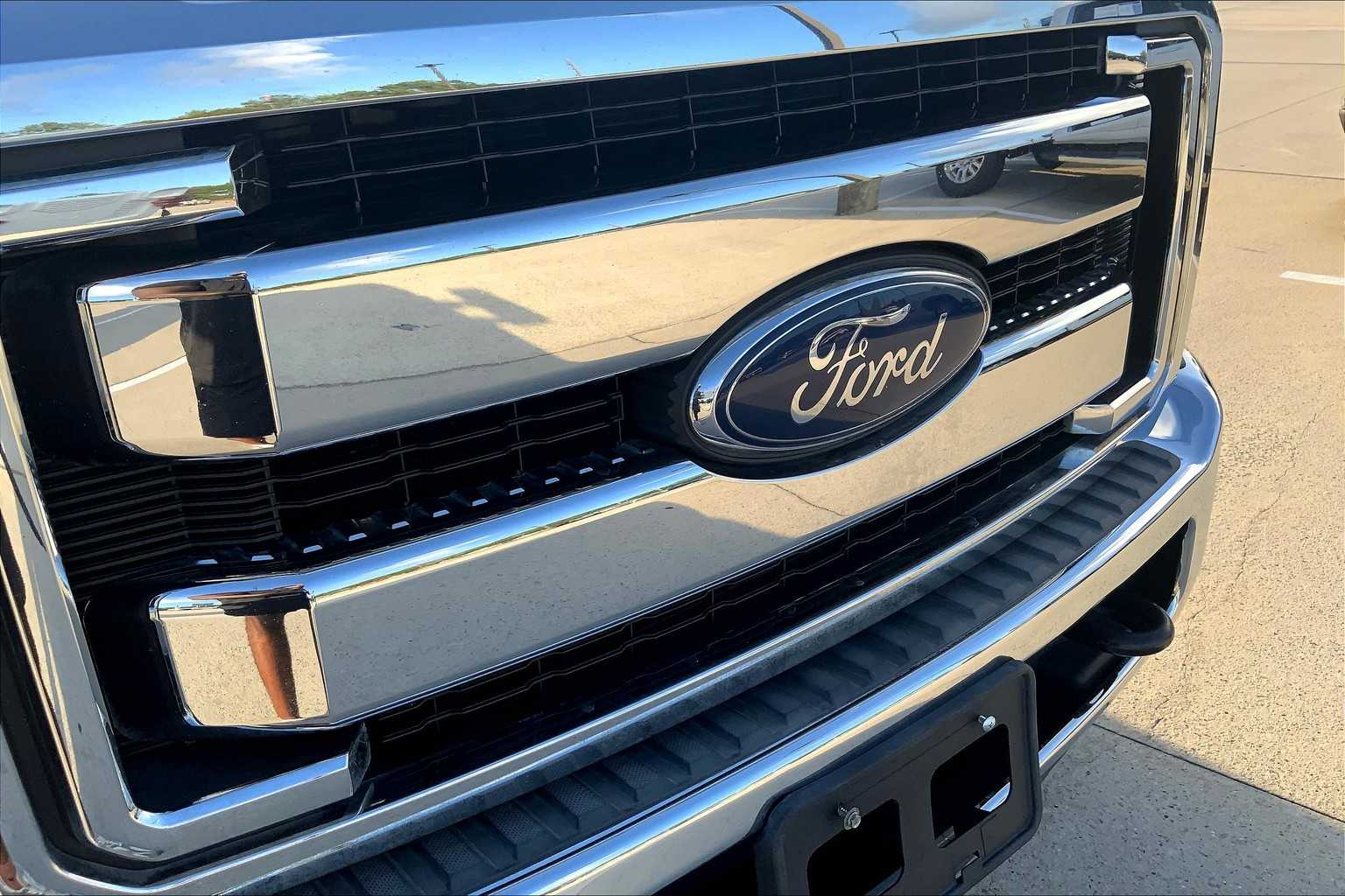 2016 Ford F-250 Lariat photo 26